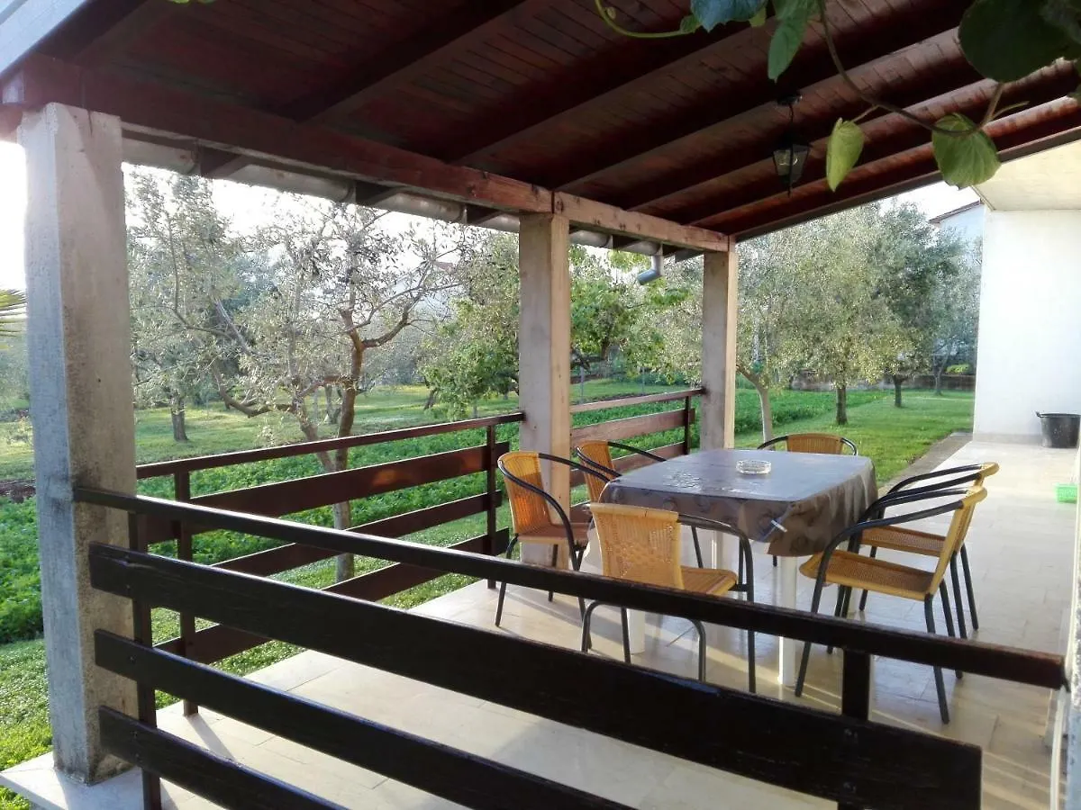 Apartment Licardo Sveti Lovreč Pazenatički